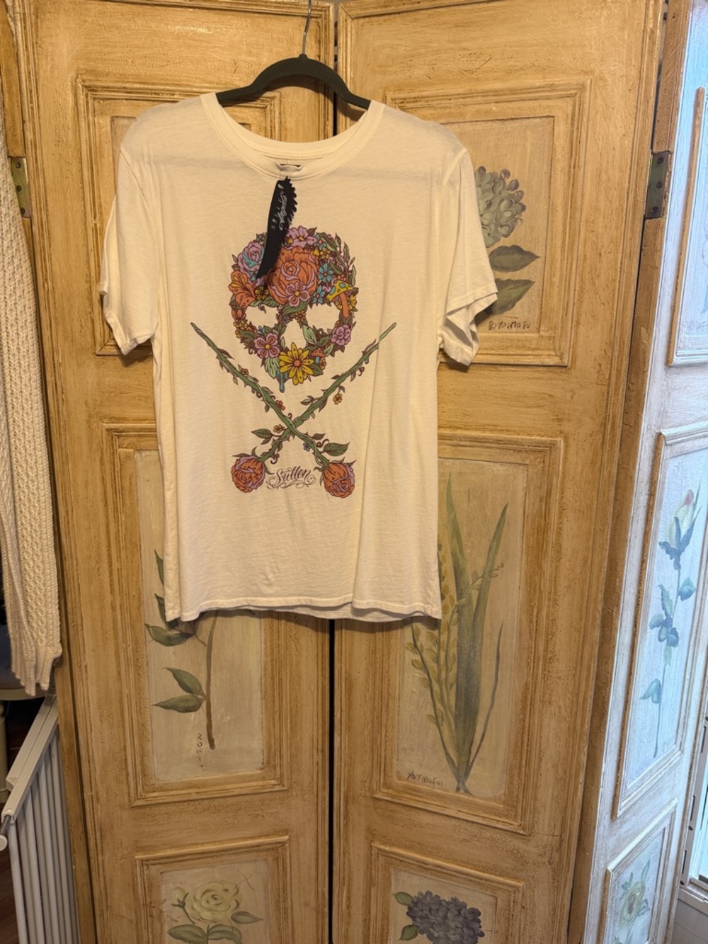 Stetson Women's White Floral Skull Long Sleeve Tee